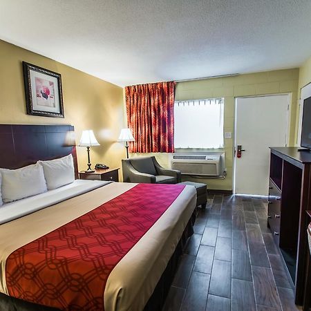 Econo Lodge Cocoa Beach - Near The Port Εξωτερικό φωτογραφία