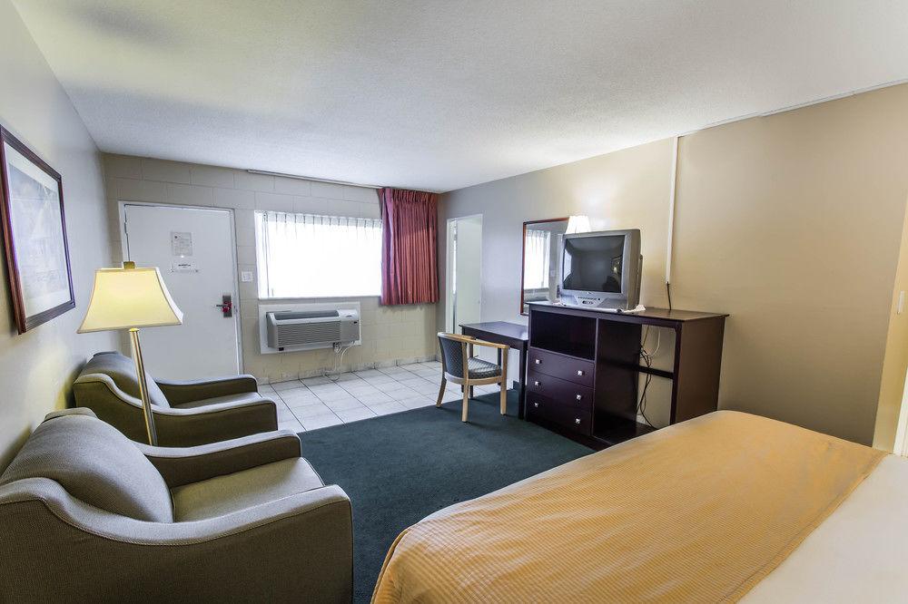 Econo Lodge Cocoa Beach - Near The Port Εξωτερικό φωτογραφία