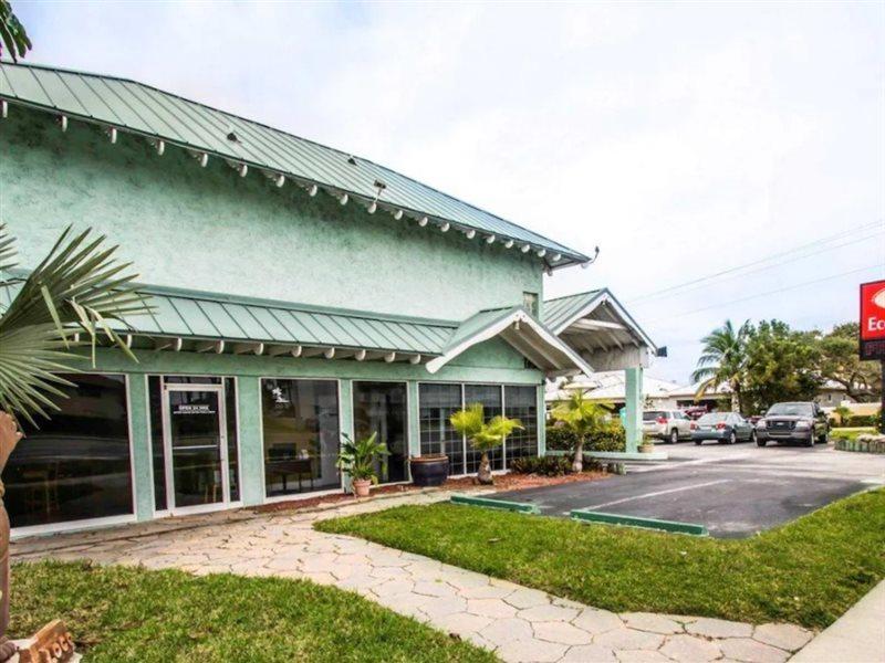 Econo Lodge Cocoa Beach - Near The Port Εξωτερικό φωτογραφία