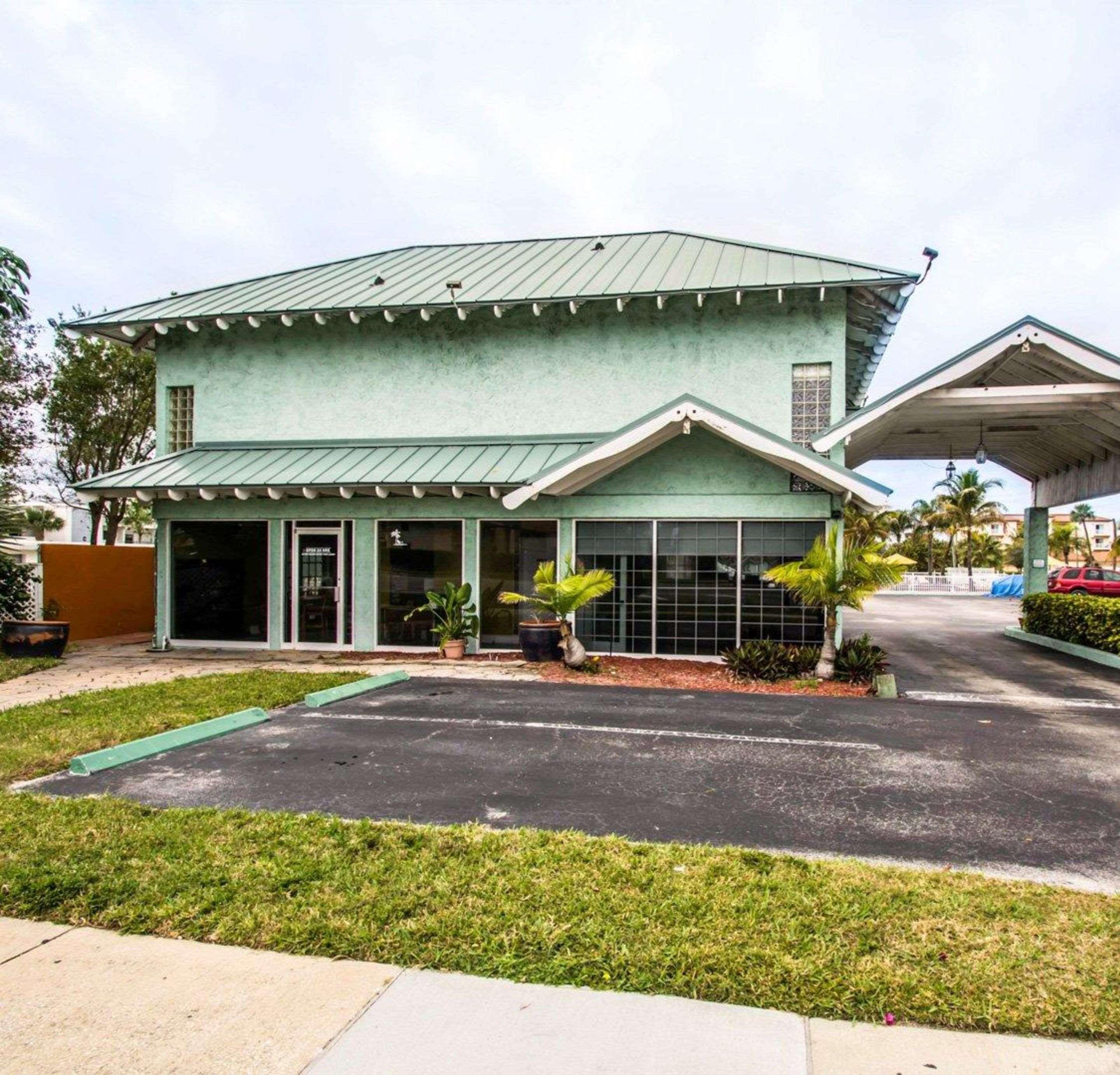 Econo Lodge Cocoa Beach - Near The Port Εξωτερικό φωτογραφία