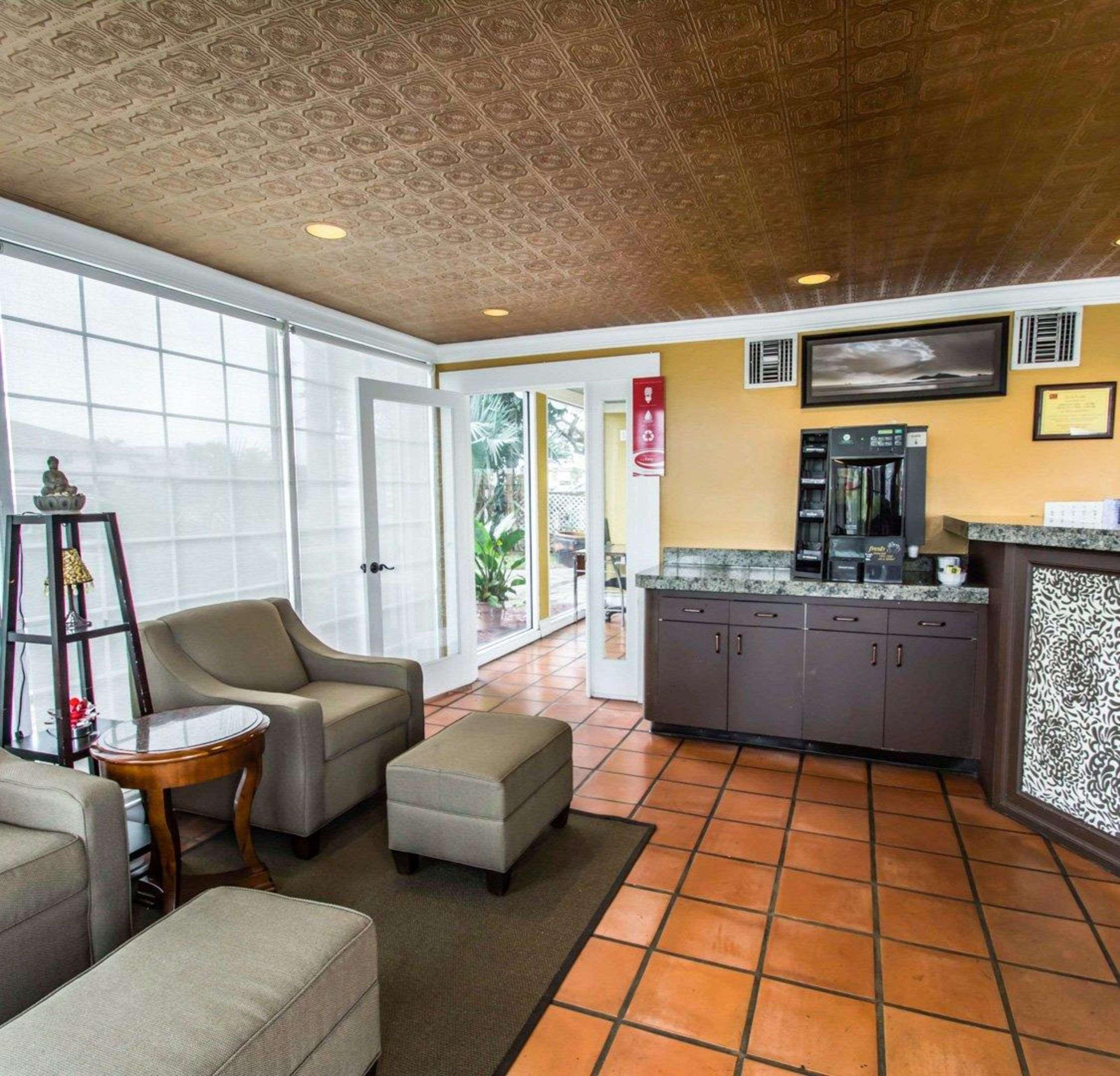 Econo Lodge Cocoa Beach - Near The Port Εξωτερικό φωτογραφία