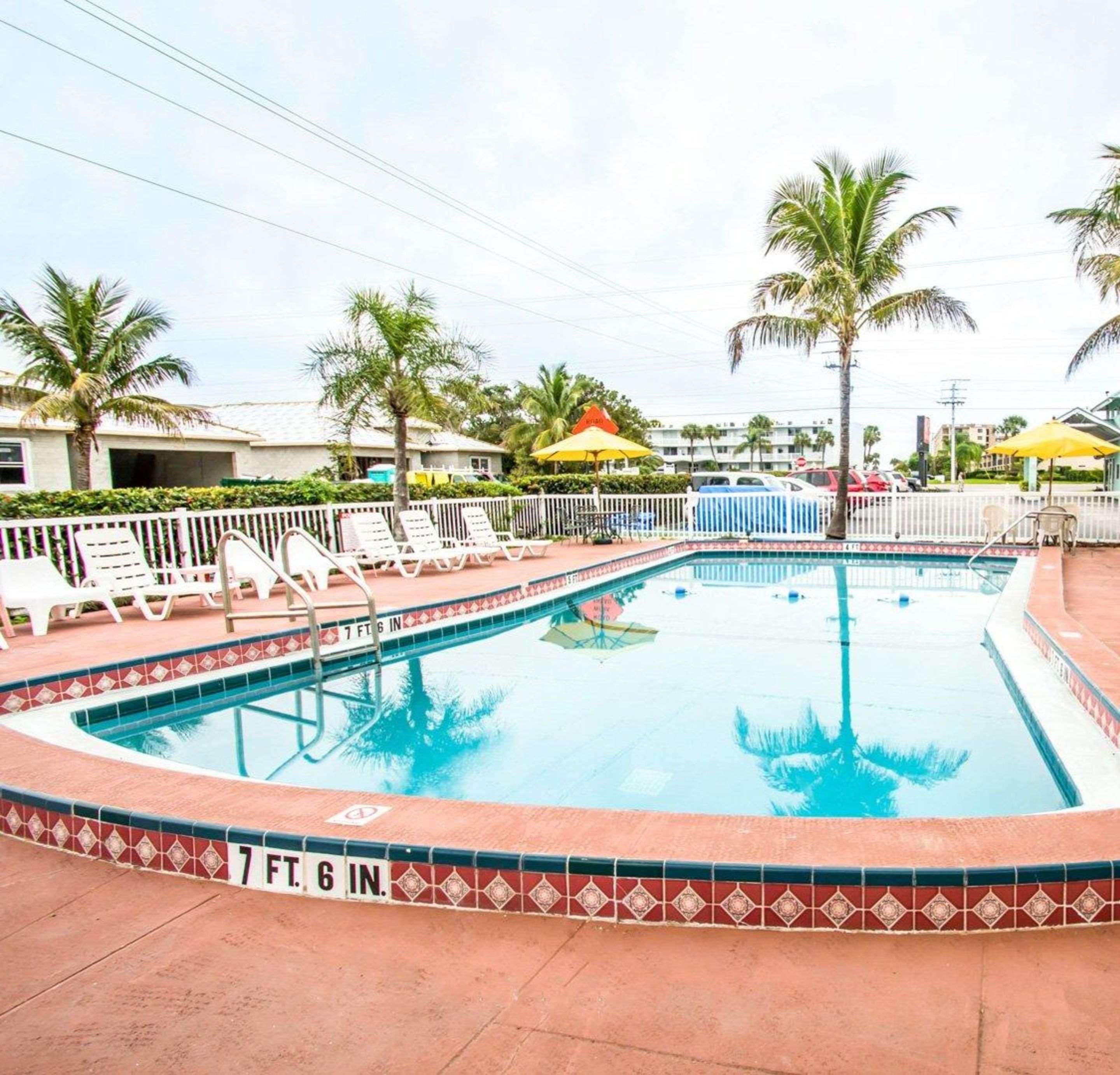 Econo Lodge Cocoa Beach - Near The Port Εξωτερικό φωτογραφία