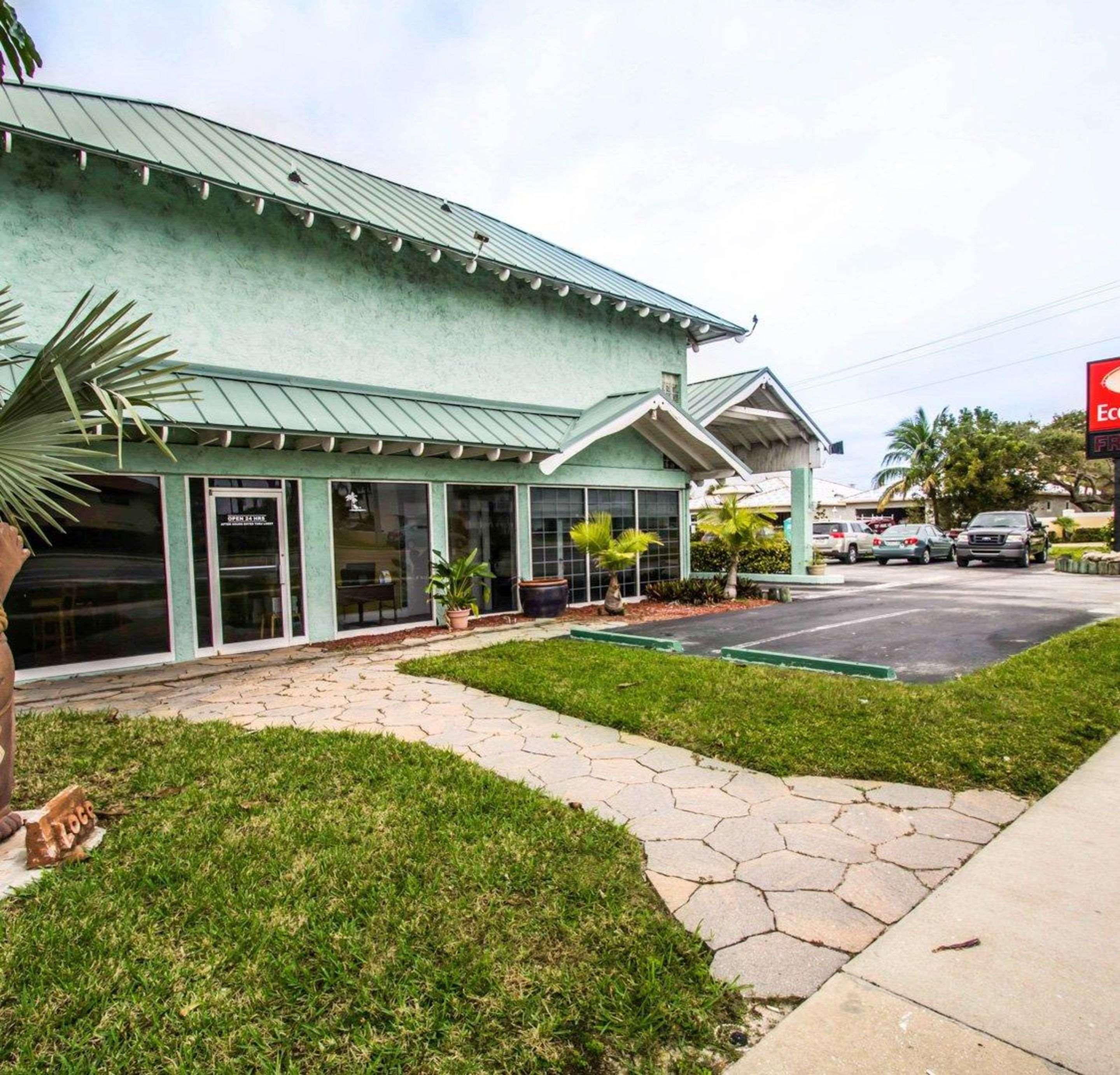Econo Lodge Cocoa Beach - Near The Port Εξωτερικό φωτογραφία