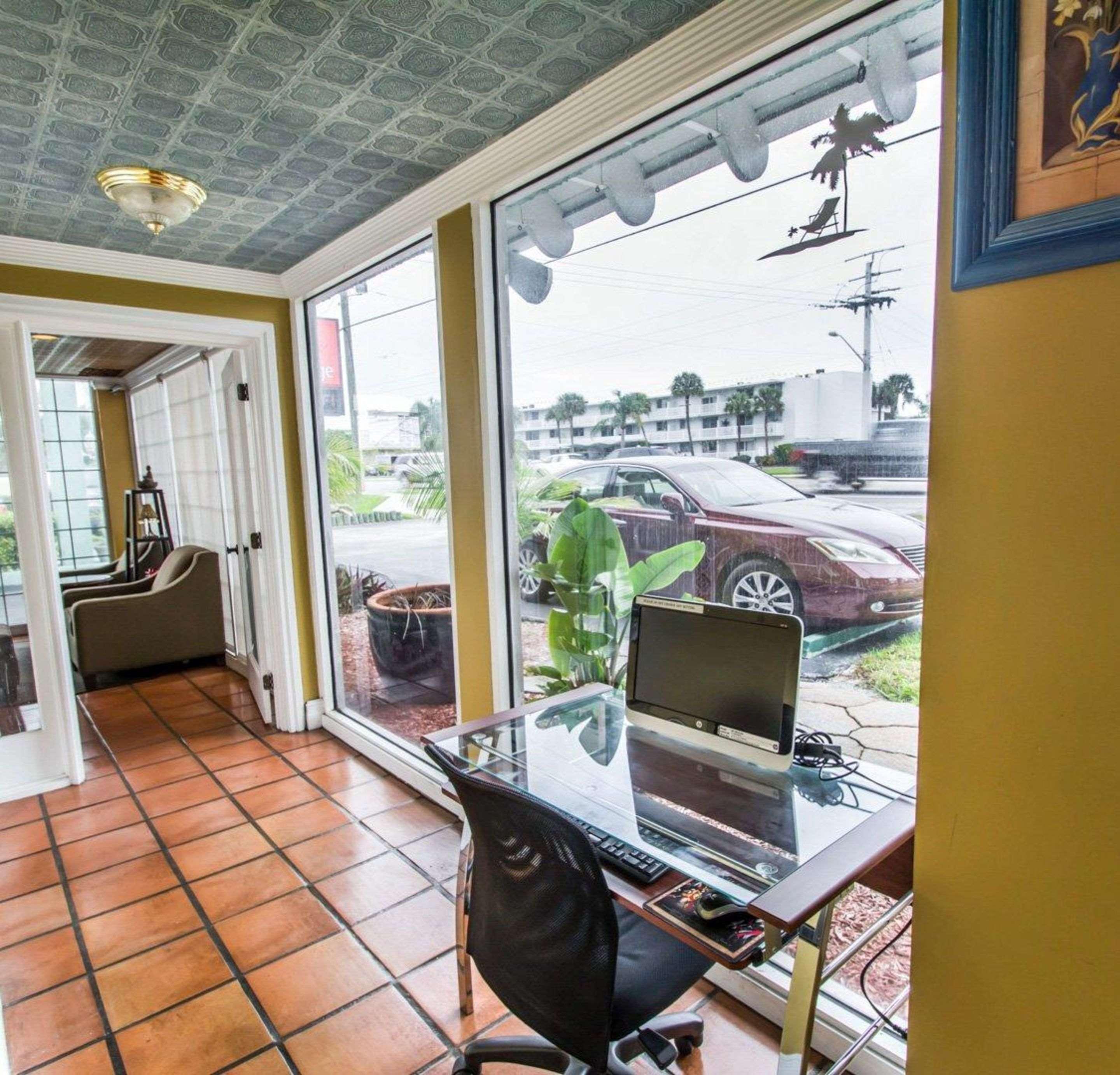 Econo Lodge Cocoa Beach - Near The Port Εξωτερικό φωτογραφία