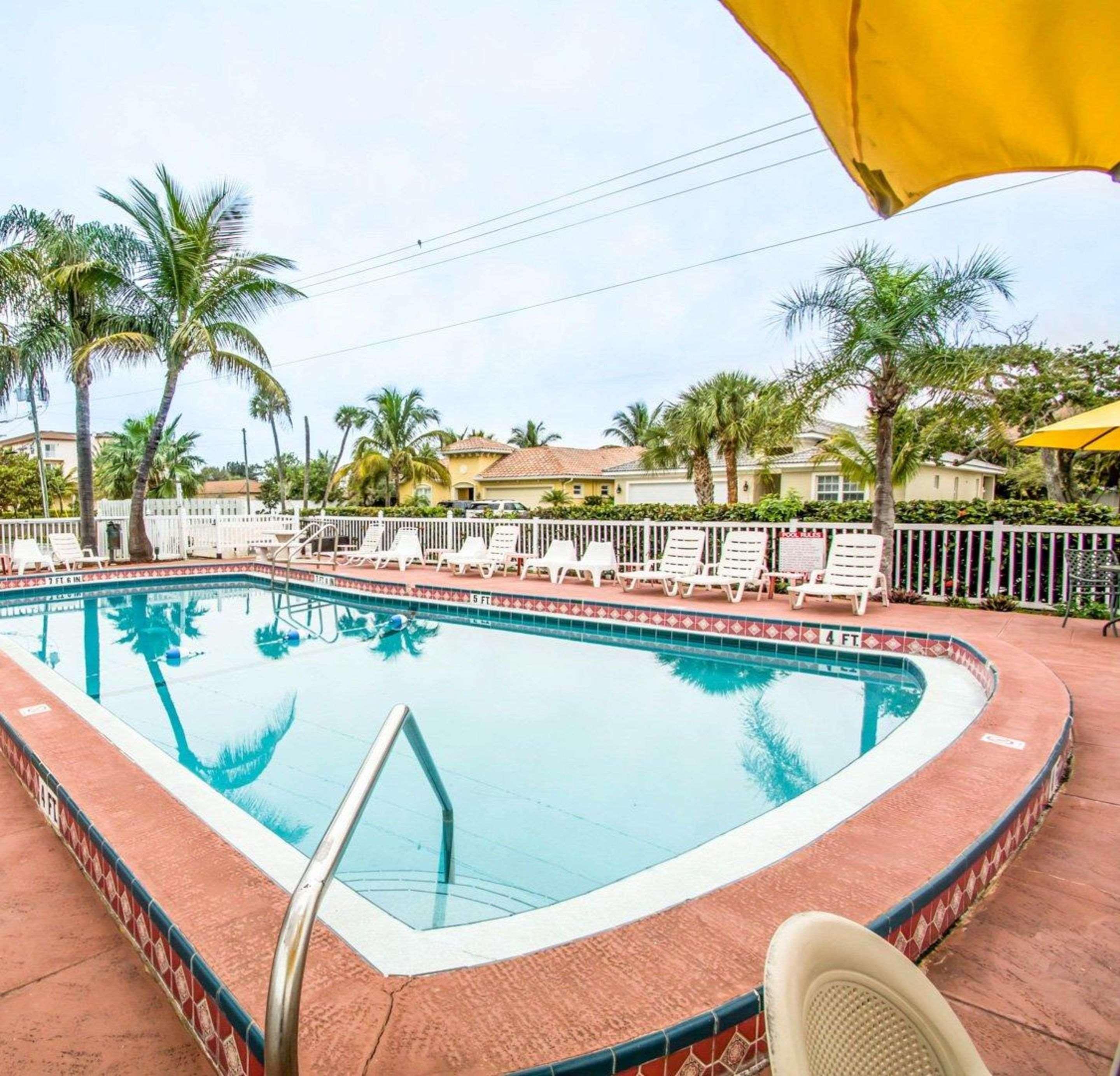 Econo Lodge Cocoa Beach - Near The Port Εξωτερικό φωτογραφία