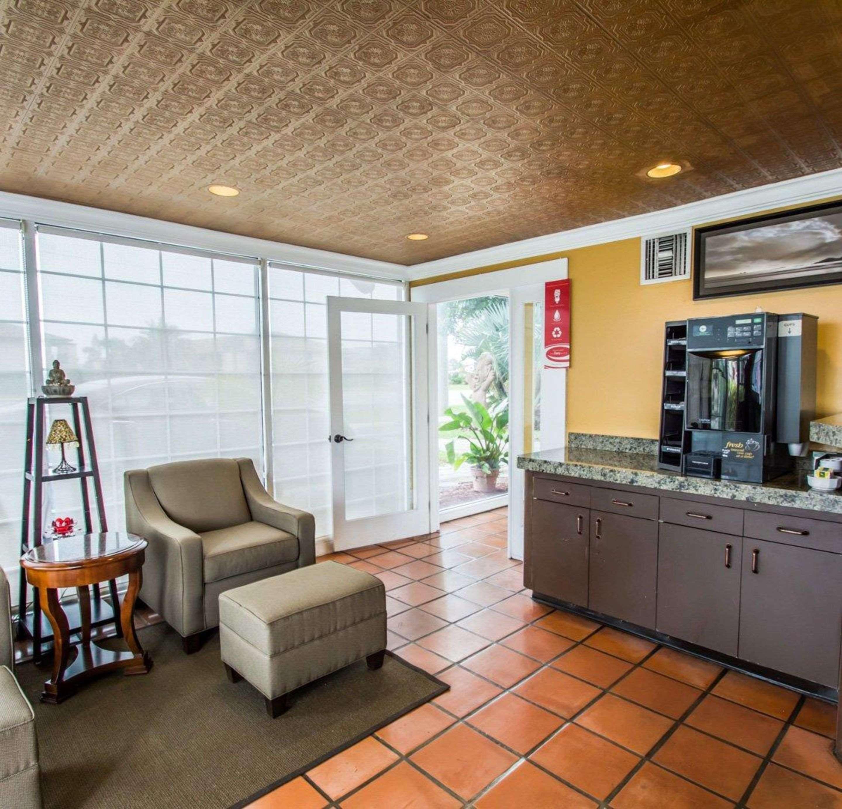 Econo Lodge Cocoa Beach - Near The Port Εξωτερικό φωτογραφία