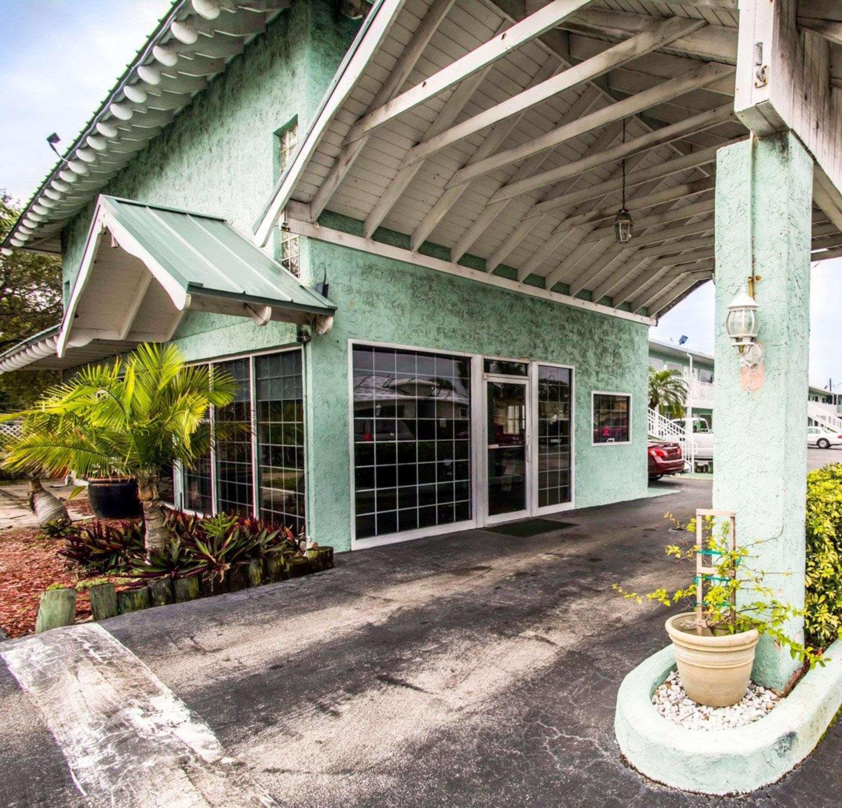 Econo Lodge Cocoa Beach - Near The Port Εξωτερικό φωτογραφία