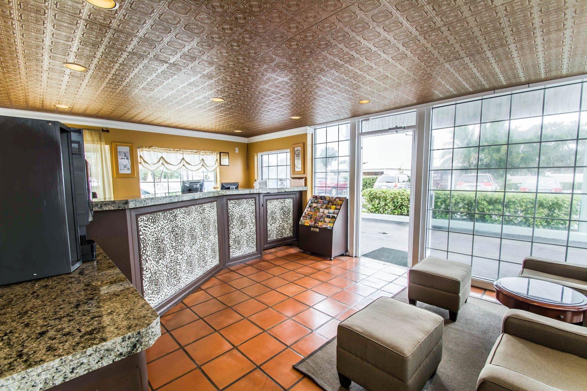 Econo Lodge Cocoa Beach - Near The Port Εξωτερικό φωτογραφία