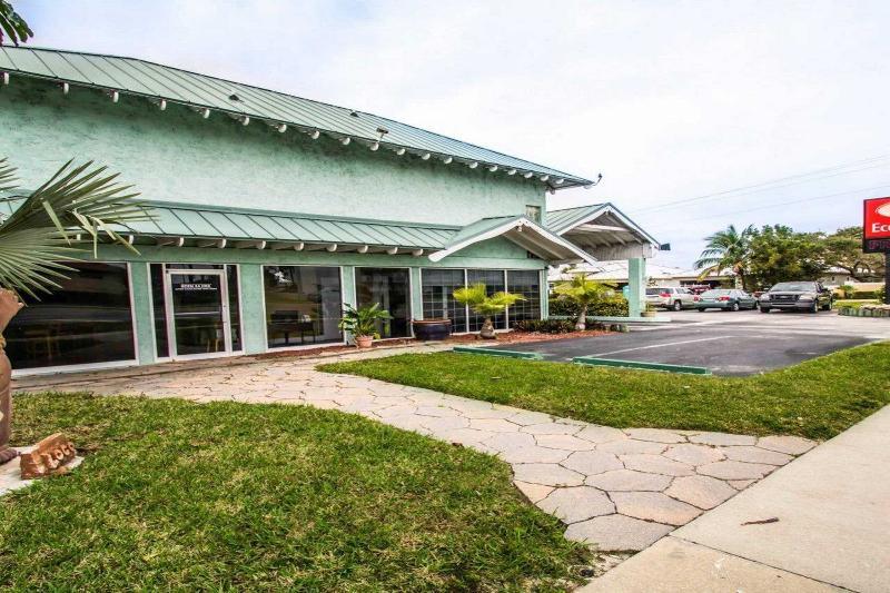 Econo Lodge Cocoa Beach - Near The Port Εξωτερικό φωτογραφία