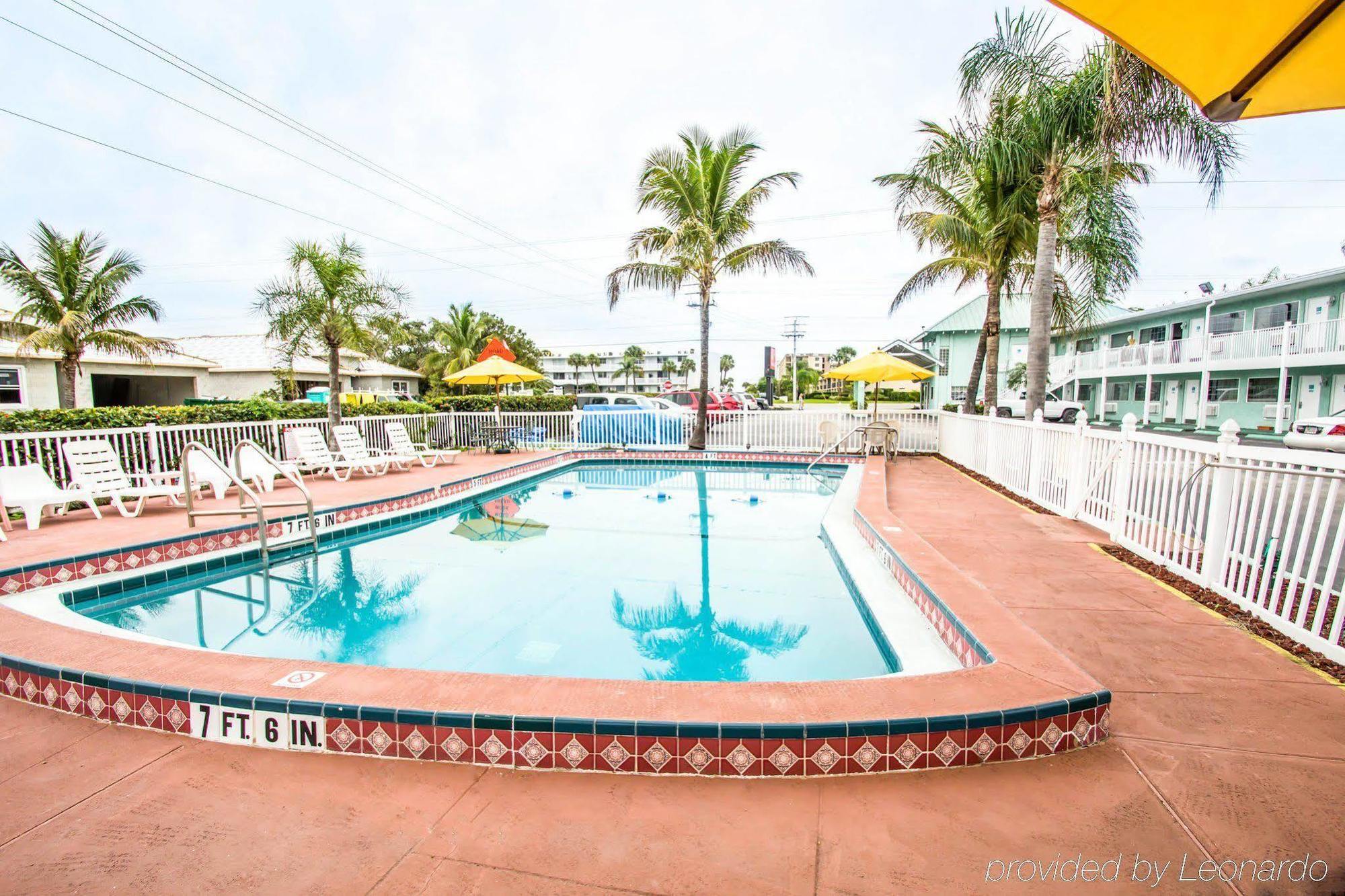 Econo Lodge Cocoa Beach - Near The Port Εξωτερικό φωτογραφία