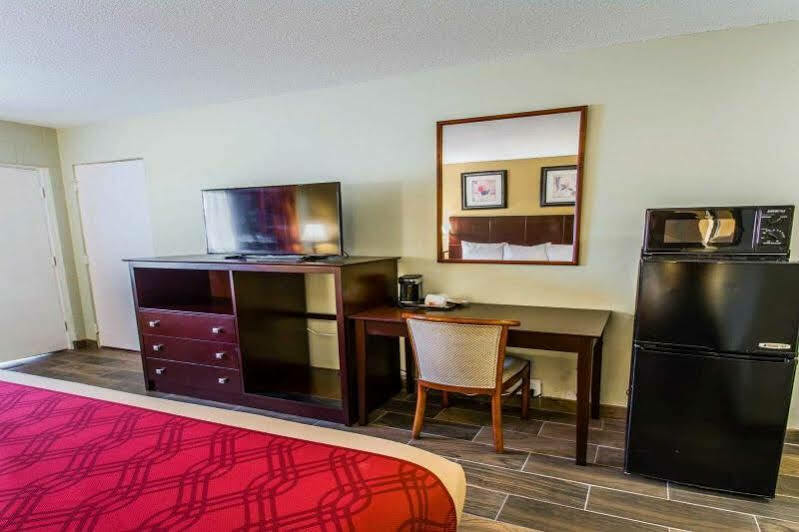 Econo Lodge Cocoa Beach - Near The Port Εξωτερικό φωτογραφία