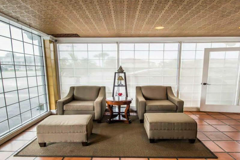 Econo Lodge Cocoa Beach - Near The Port Εξωτερικό φωτογραφία