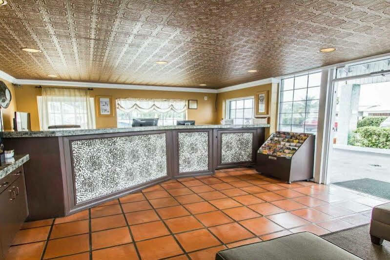 Econo Lodge Cocoa Beach - Near The Port Εξωτερικό φωτογραφία